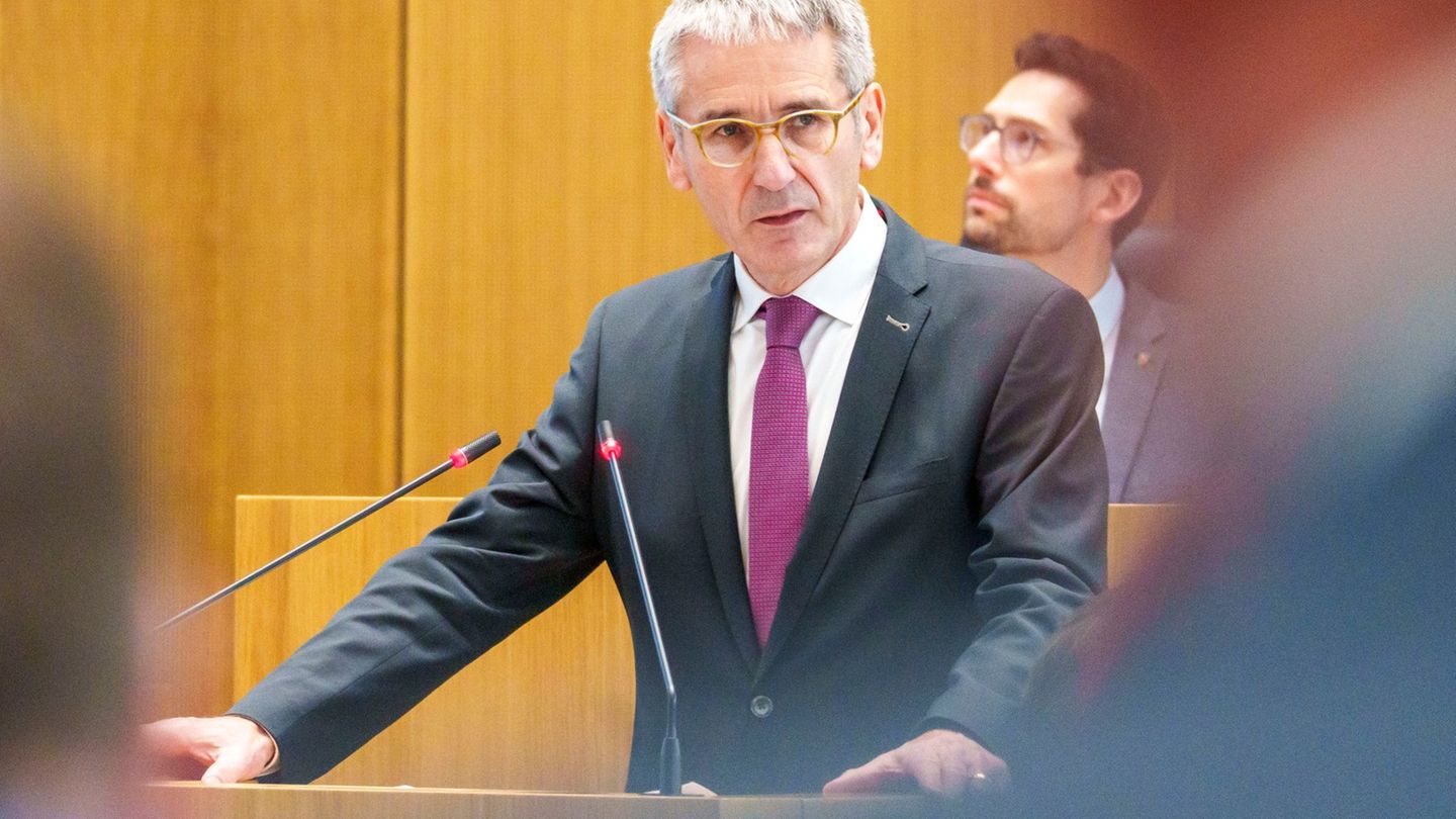 Plenum: Landtagsdebatten über Kitas und Straßenausbaubeiträge