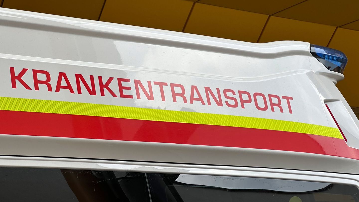 Oberbayern: Attacke auf Rettungskräfte: Sanitäter Treppe herabgestoßen