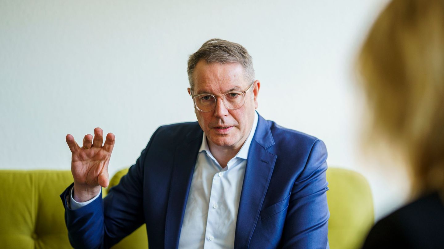 Grundsatzpapier: Schweitzer: Außenpolitik-„Manifest“ kein Angriff auf SPD