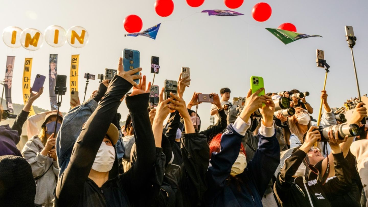 Südkorea: Tausende Fans der K-Pop-Band BTS bereiten sich in Seoul auf Fan-Fest vor