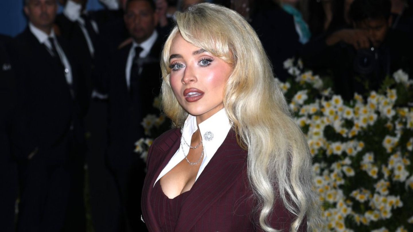 Sabrina Carpenter: Für Magazin-Cover lässt sie die Hüllen fallen