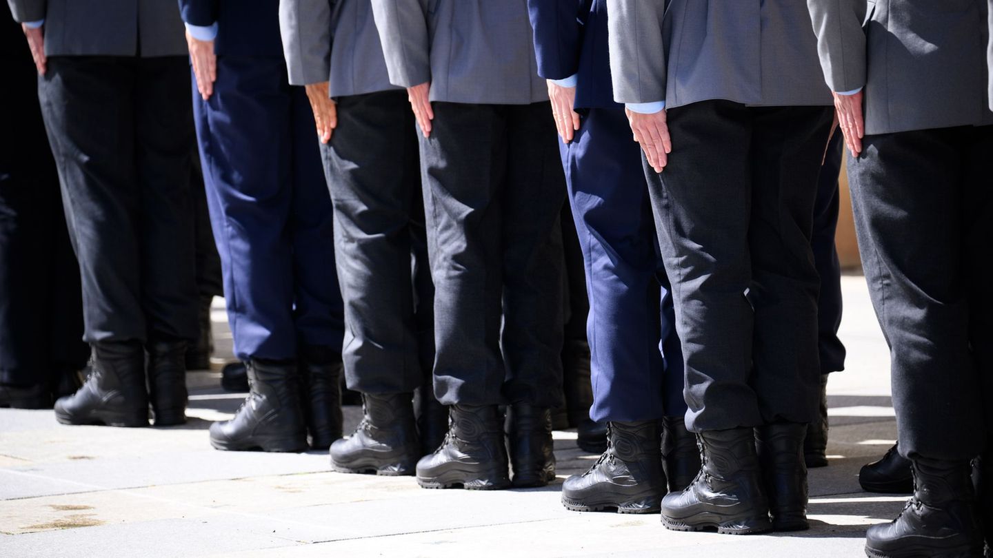 Bundeswehr: Zum Veteranentag wehen die Flaggen – Würdigung im Landtag