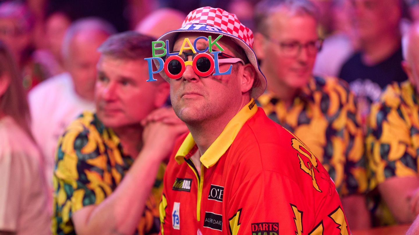 World Cup of Darts: Sieg im Generationen-Duell: Deutsches Duo im Achtelfinale