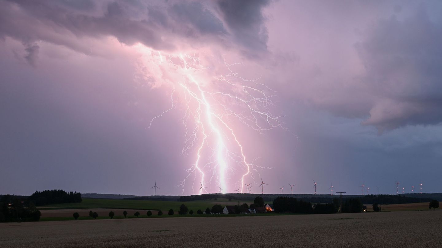 Wetterbericht: Erst Grillwurst, dann Hagelkorn? Wetter dreht auf