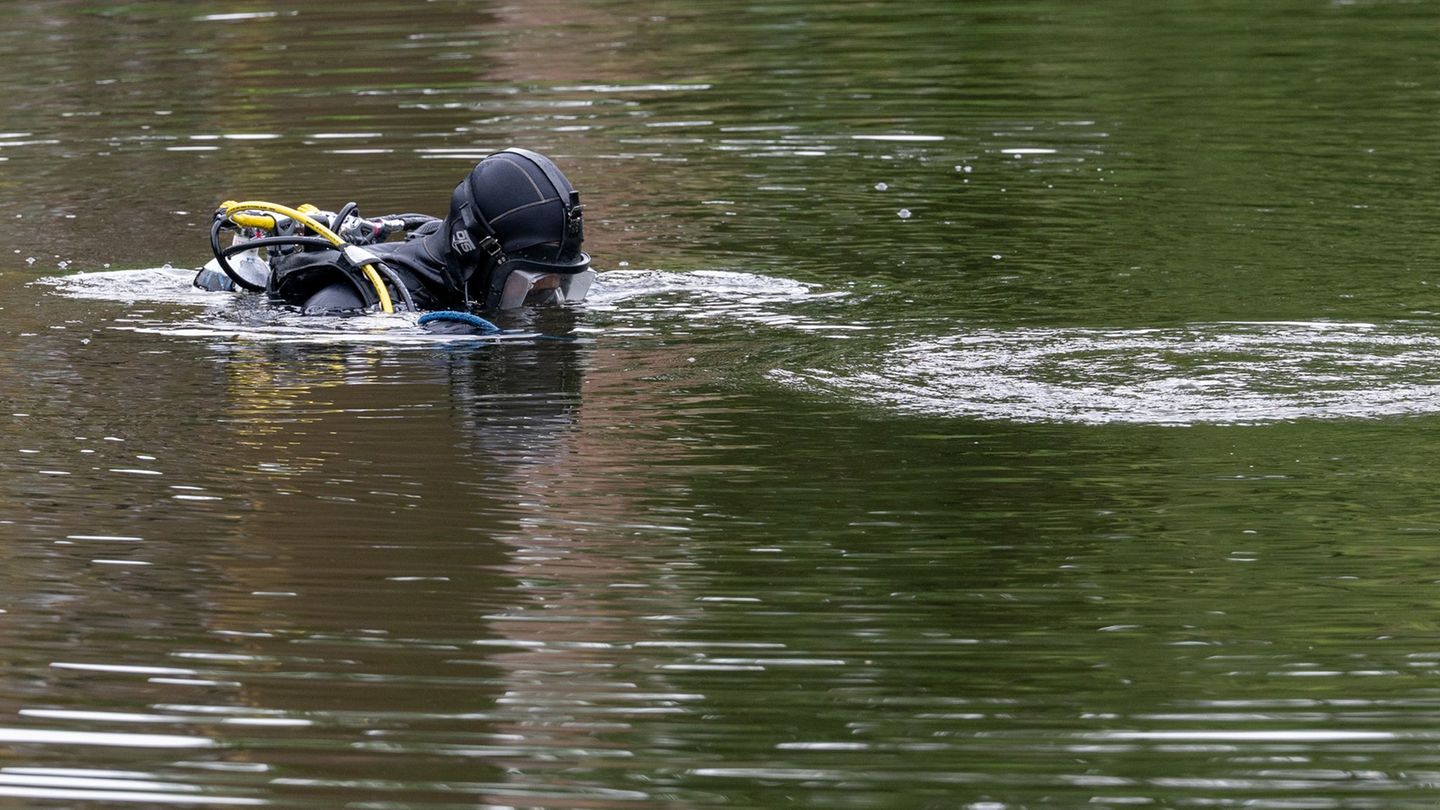 Notfälle: Taucher suchen in Kölner Badesee nach vermisstem Schwimmer