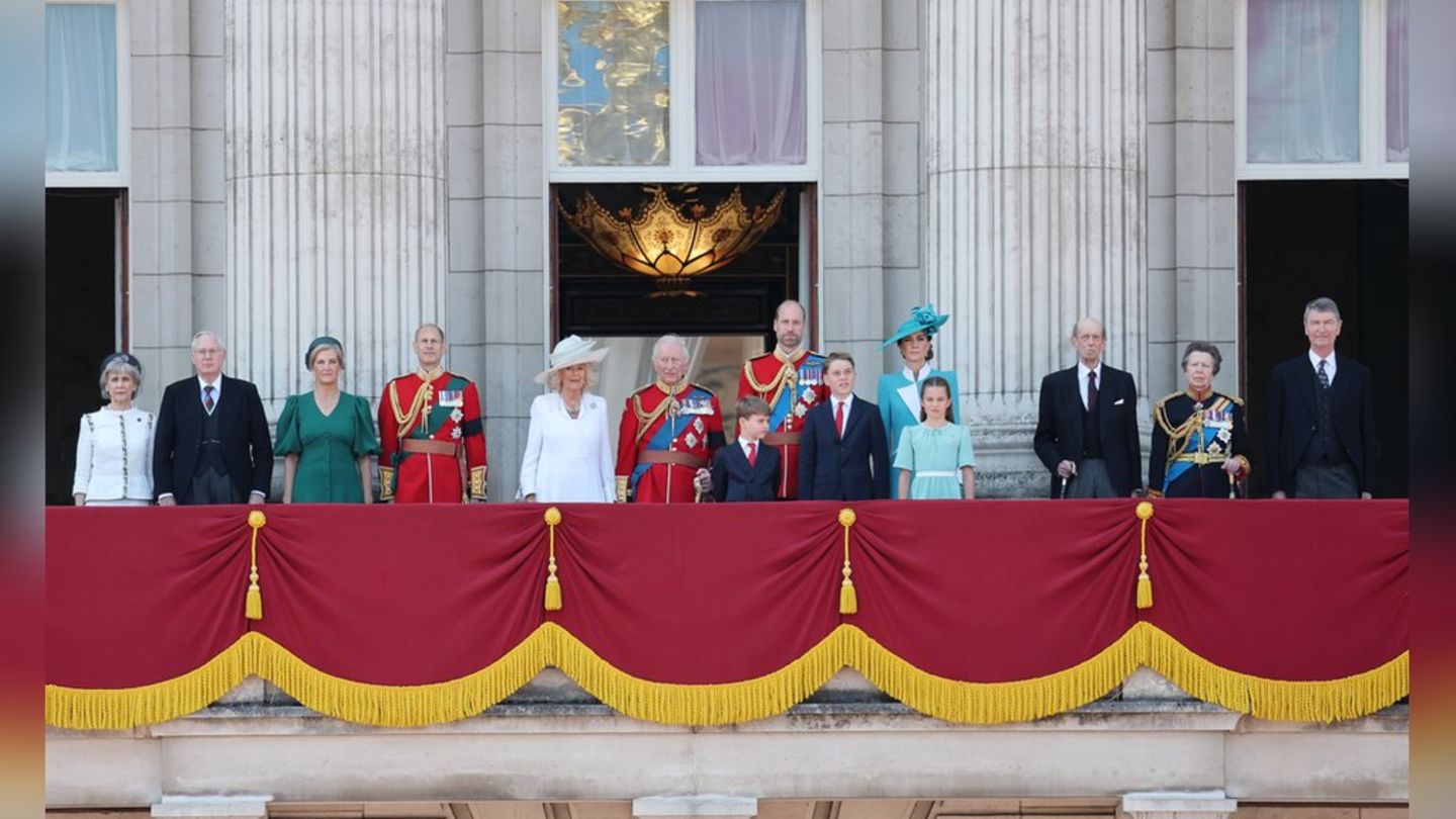 „Trooping the Colour“: Royal Family versammelt sich auf Palastbalkon