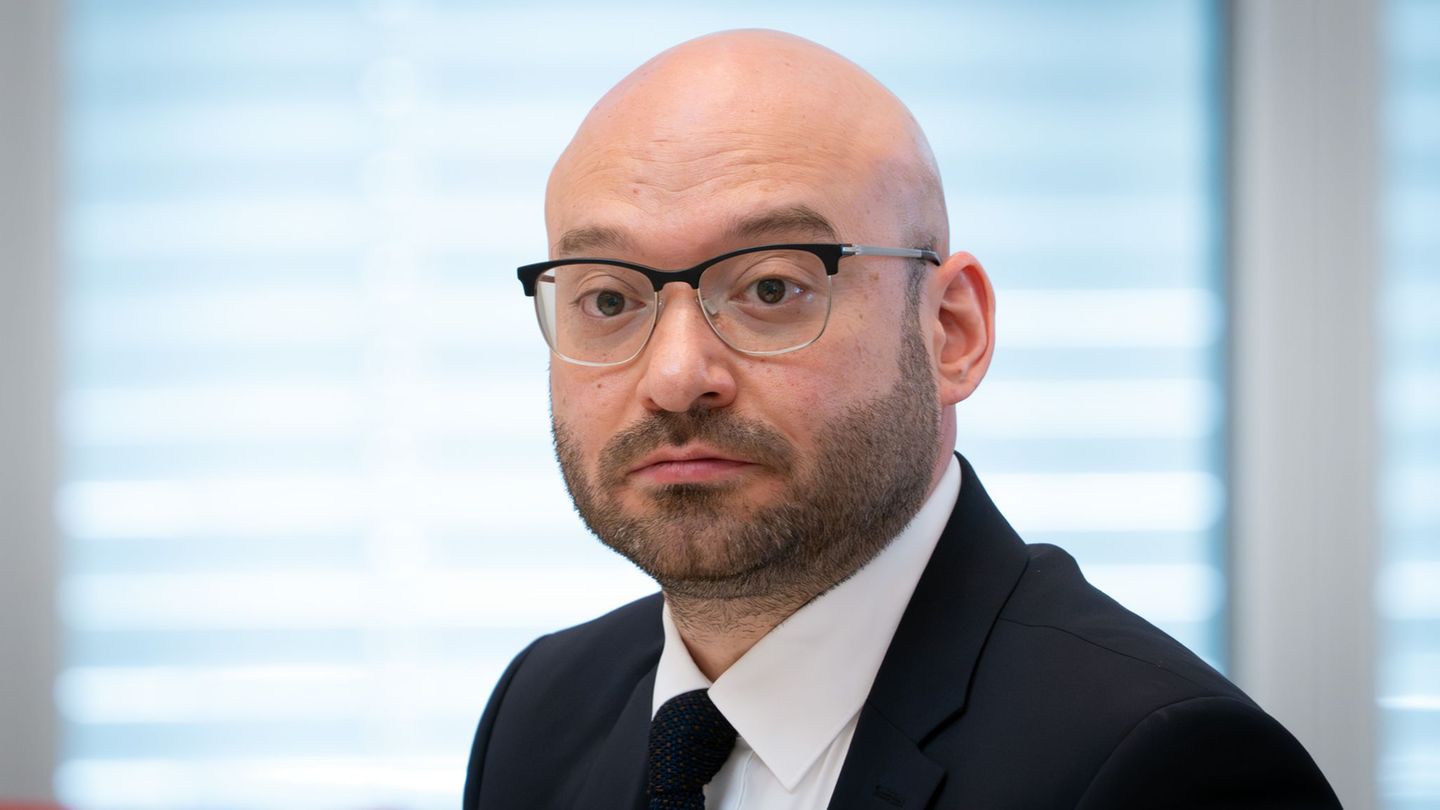 Zwei Verletzte: Innenminister Wilke verurteilt Angriff auf Kundgebung