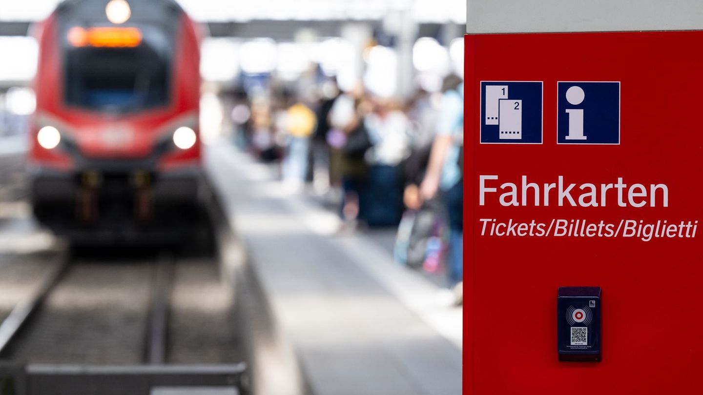 Bus und Bahn: Deutschlandticket: Bayern will nicht mehr zahlen als bisher