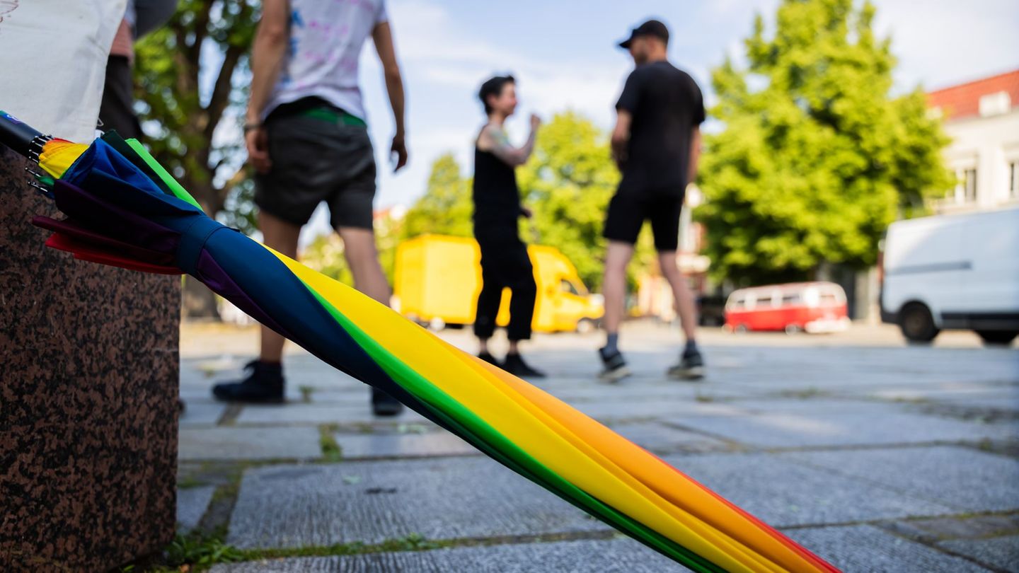 Angriff auf Kundgebung: Angriff auf Fest gegen rechts – Landesregierung „bestürzt“