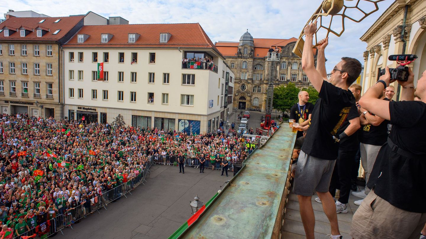 Handball: SC Magdeburg feiert Champions-League-Sieg mit tausenden Fans