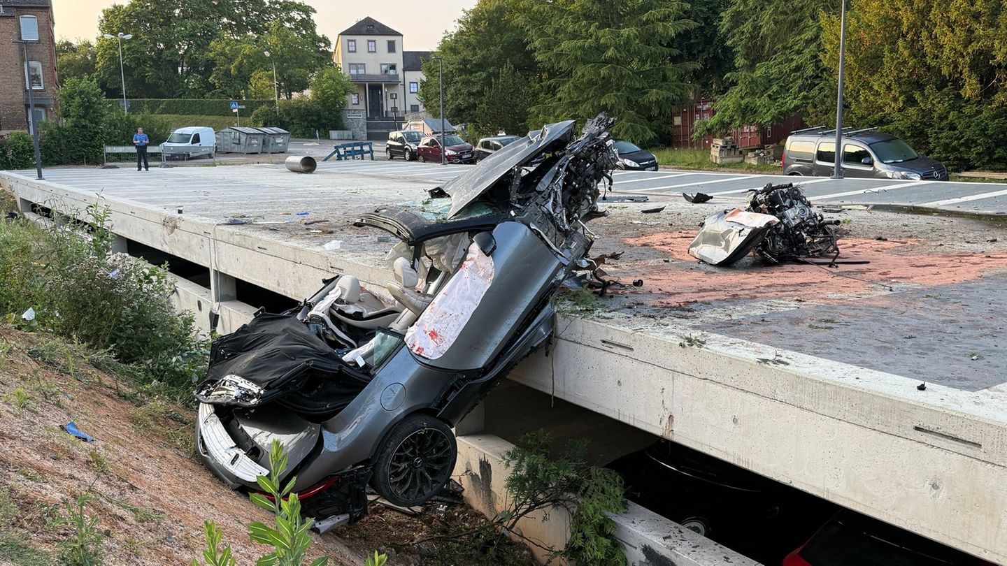 Weit über Tempolimit: Drei Schwerverletzte bei Raser-Unfall