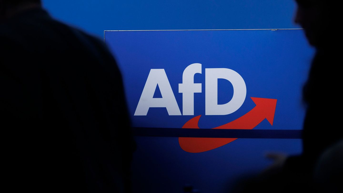 Umgang mit der AfD: Wüst offen für AfD-Verbotsverfahren