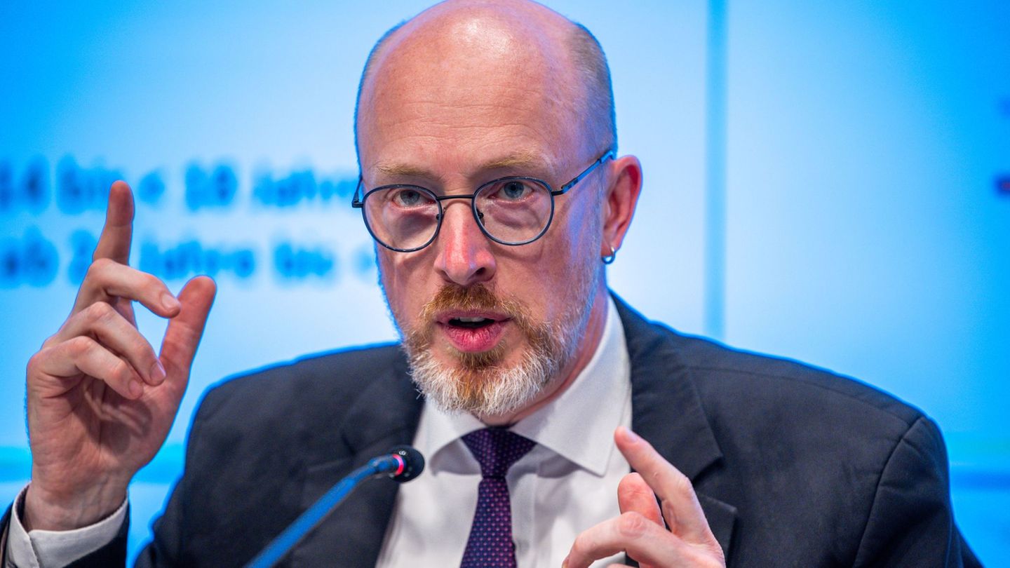 Attacke auf Polizisten: MV-Innenminister Pegel verurteilt Attacke auf Polizisten