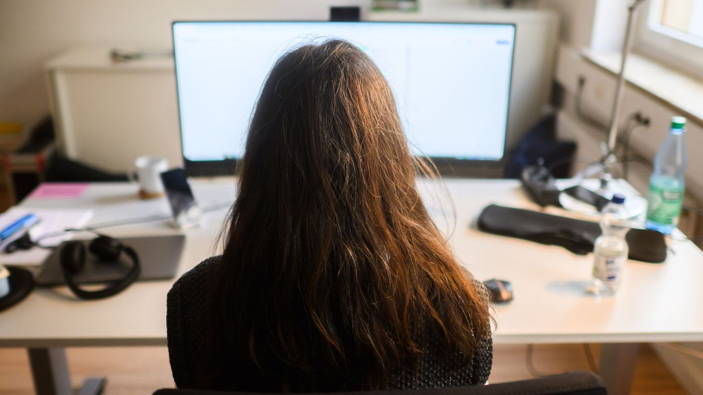 Sicherheit zuerst: Umfrage: Krisenfester Job und gutes Gehalt am wichtigsten