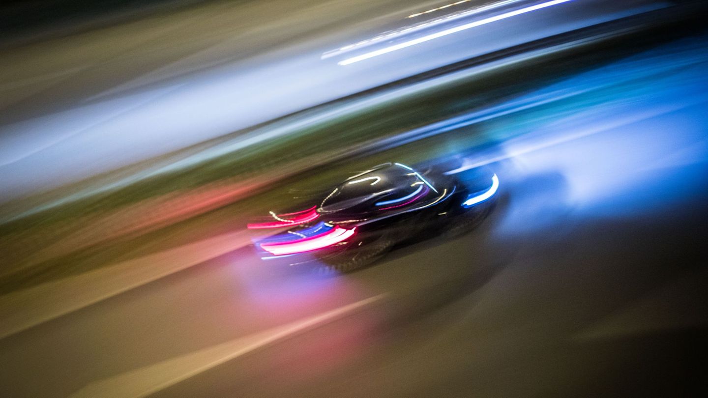 Weit über Tempolimit: Drei Schwerverletzte bei illegalem Straßenrennen