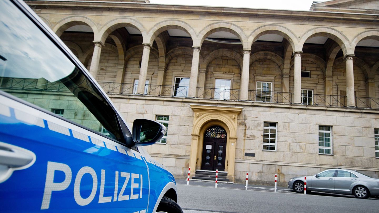 Urteil: Mord aus Rache: 21-Jähriger zu langer Haftstrafe verurteilt