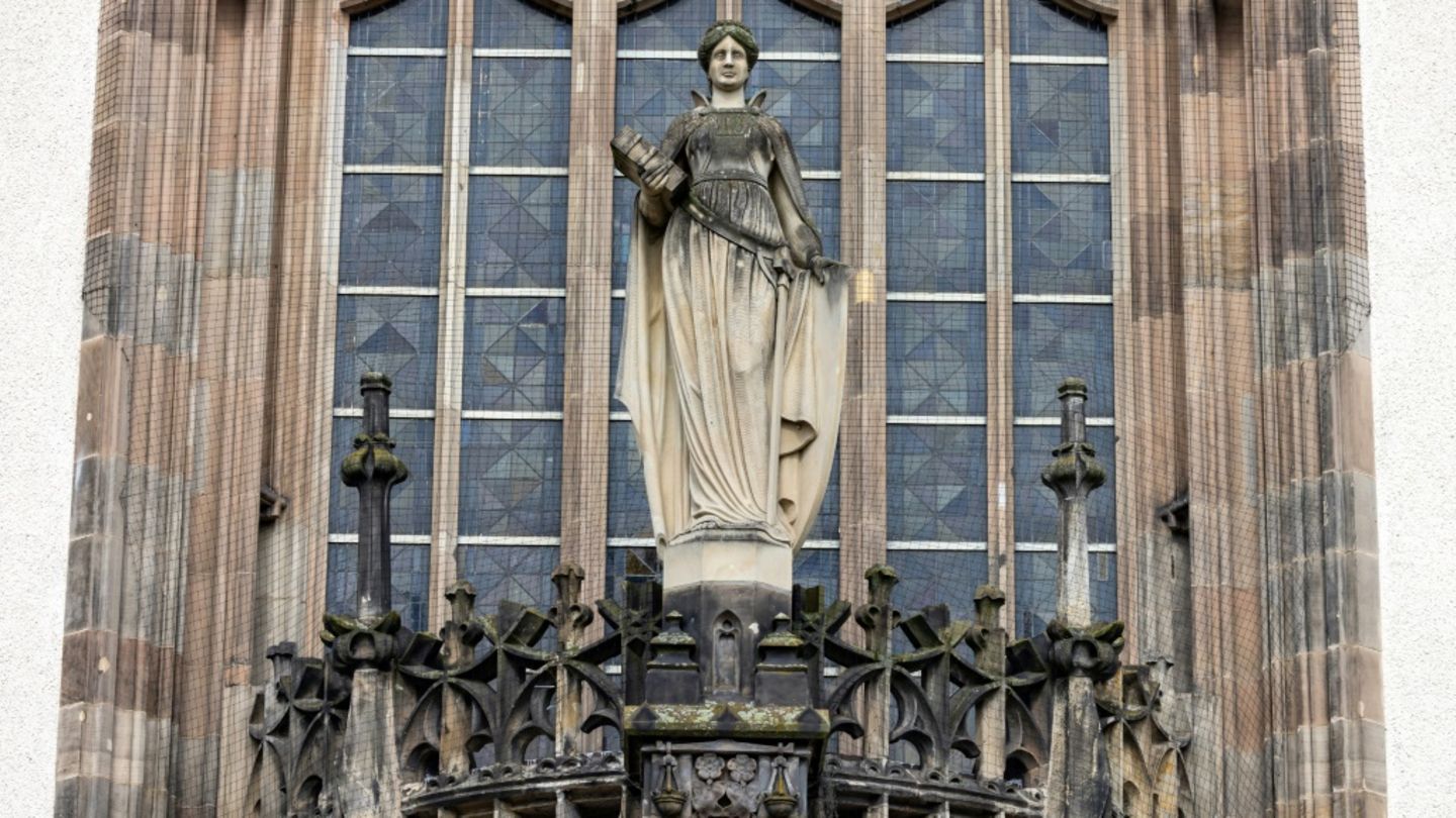 Mann in Hinterhof erstochen: Lange Haftstrafen für zwei junge Angeklagte in Wuppertal