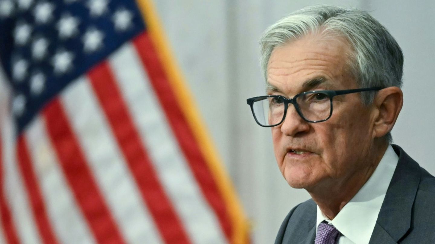 US-Notenbank lässt Leitzins unverändert – Trump nennt Fed-Chef Powell „dumm“
