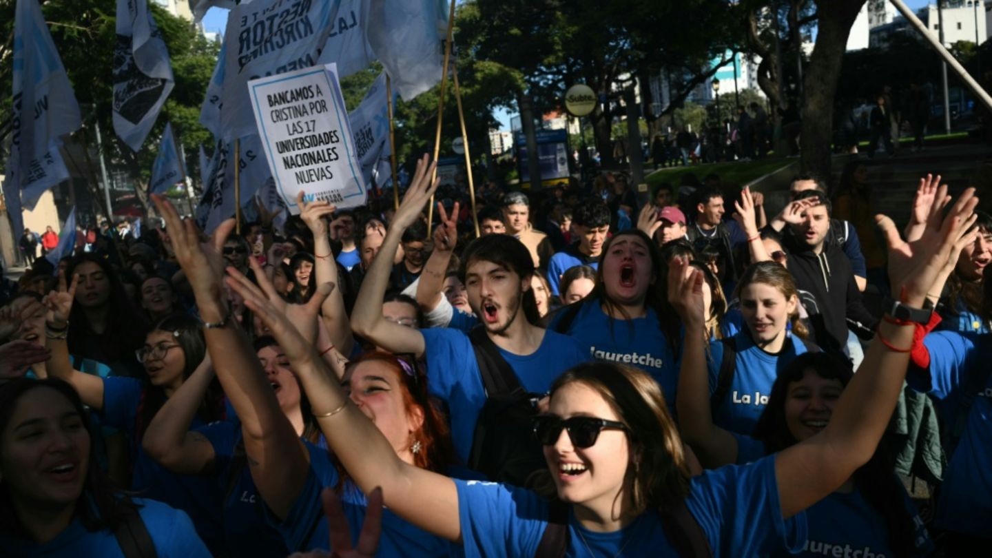 Zehntausende demonstrieren für verurteilte argentinische Ex-Präsidentin Kirchner