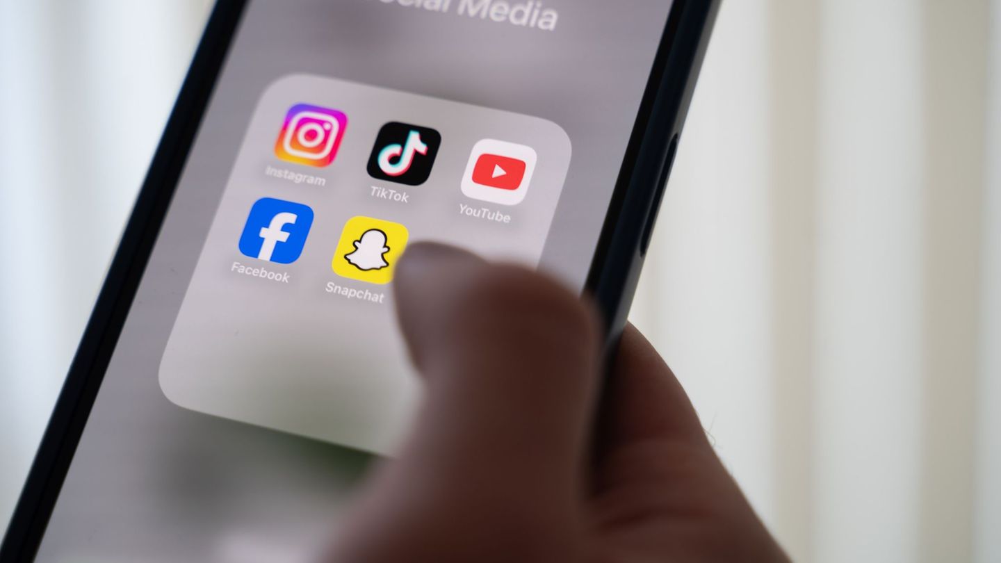 Schulpolitik und Medien: BLLV-Chefin: Social Media-Verbot für Kinder unrealistisch