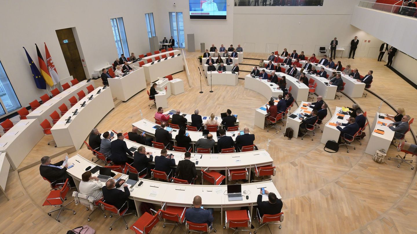 Landeshaushalt: Landtag berät über Haushalt – Gedenken an Volksaufstand