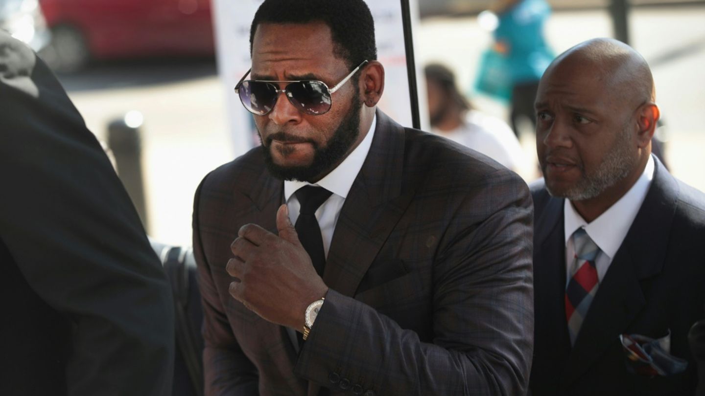 R. Kelly wirft Gefängniswärtern Mordversuch durch Medikamenten-Überdosis vor