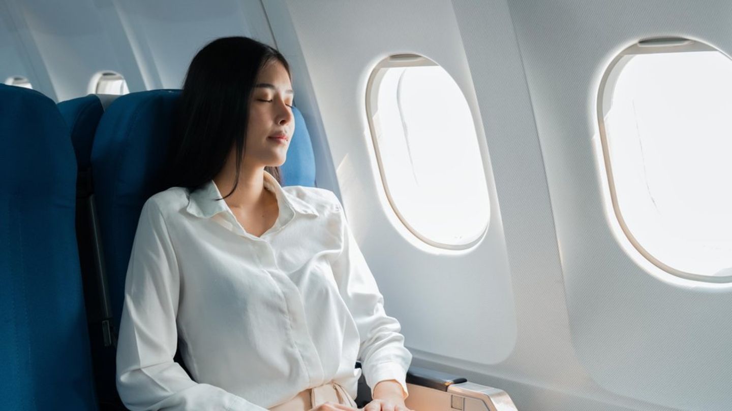 Phänomen „Plane Face“: So schwillt das Gesicht im Flugzeug nicht an