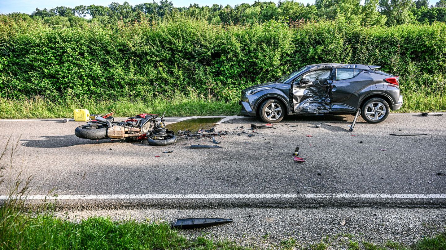Verkehrsunfall: Autofahrer missachtet Vorfahrt – Biker tot
