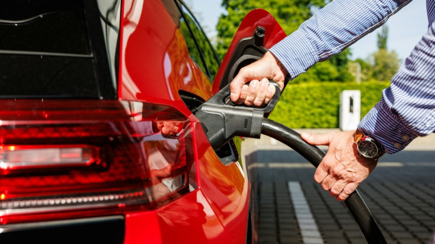 Analyse: Strom an öffentlichen E-Auto-Ladesäulen meist teurer als Tanken
