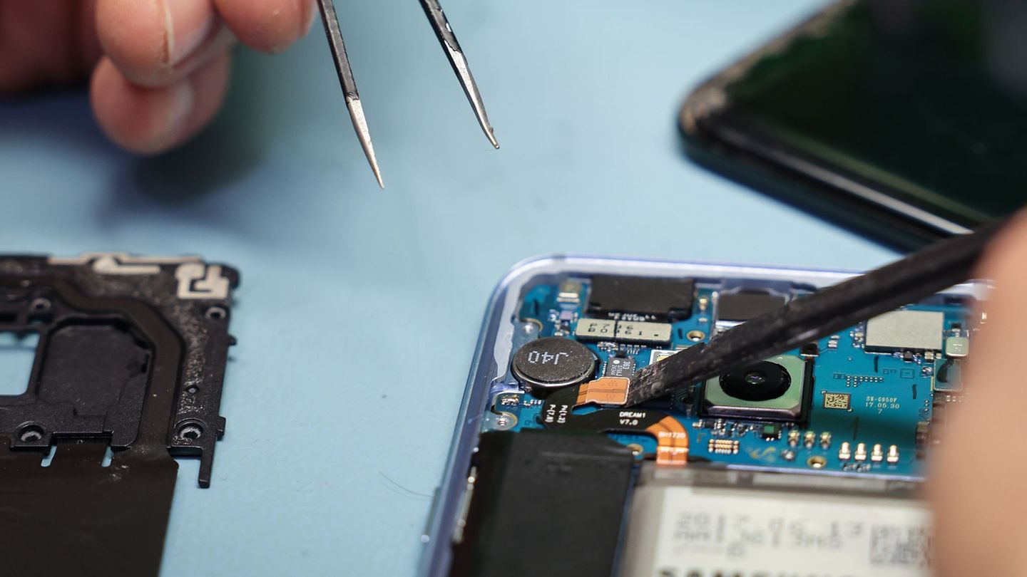 Kennzeichnungspflicht: EU-Energielabel – Wie gut lässt sich mein Handy reparieren?