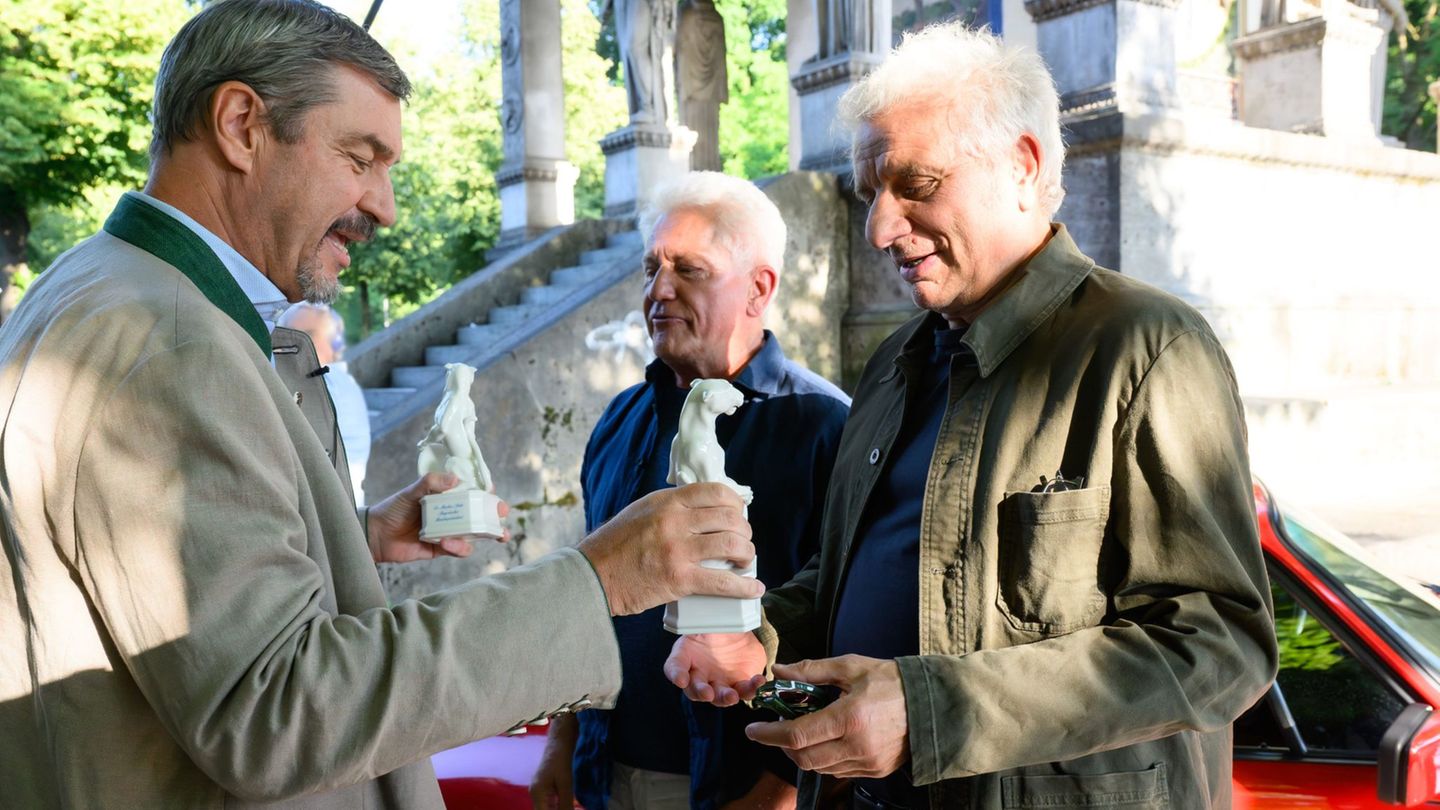 Ehrung für TV-Ermittler: Söder bringt Münchner „Tatort“-Team einen Preis ans Set