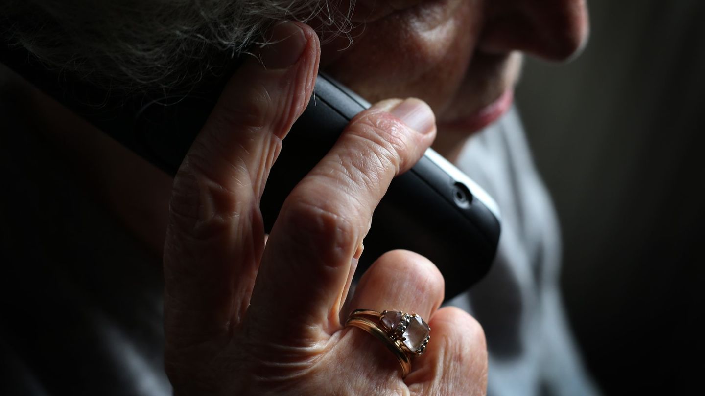 Kriminalität: Seniorin wird um 29.000 Euro betrogen