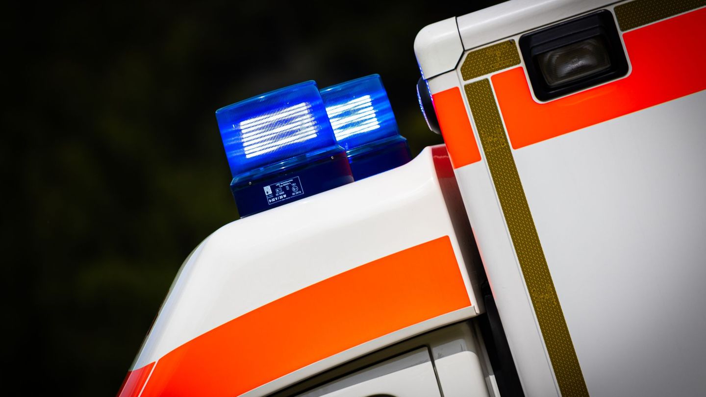 Rettungseinsatz: 22-Jähriger stirbt bei Badeunfall im Waldsee