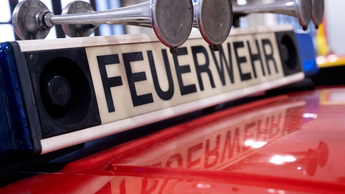Rettungseinsatz: Drei Menschen bei Brand schwer verletzt