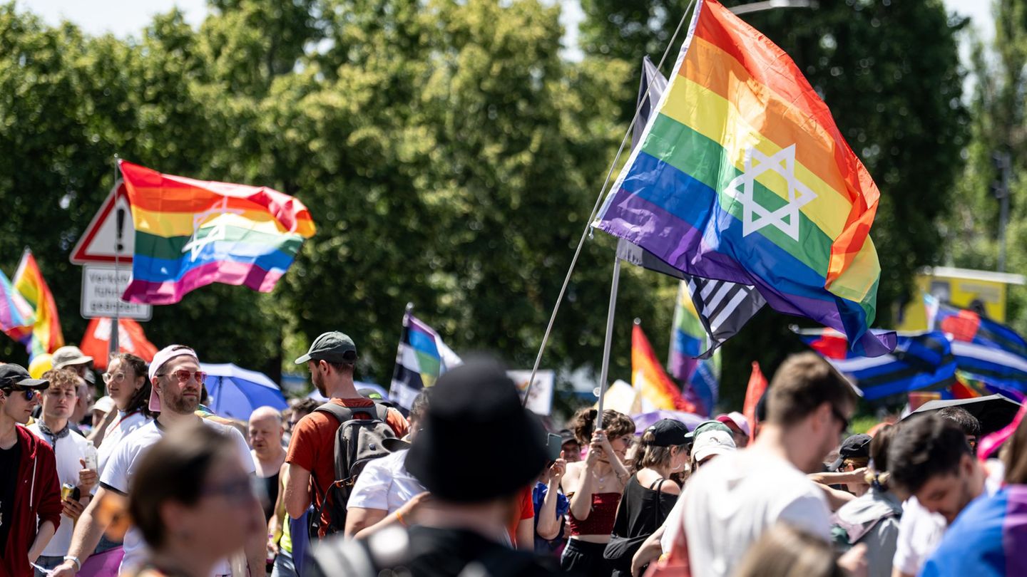 Queeres Leben: Hunderte bei „Marzahn Pride“ – Kleine Gegendemo