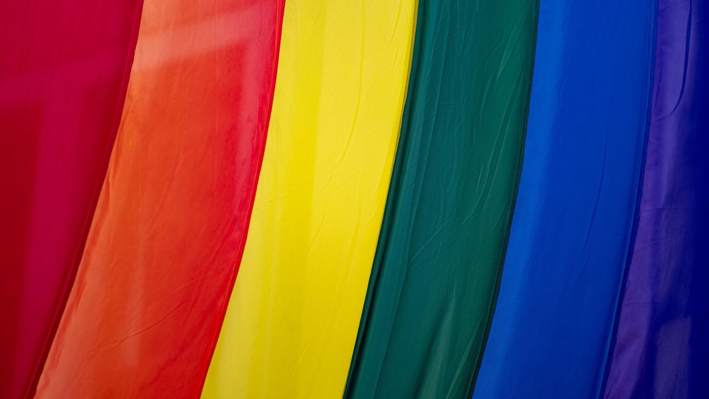Demonstrationen: Marzahn: „Pride Parade“ und rechte Gegendemo