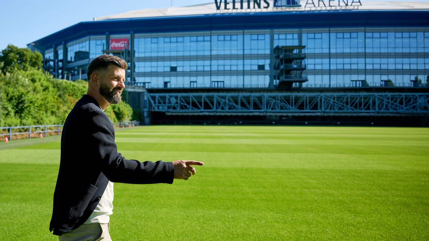 2. Bundesliga: 3.000 Fans dabei: Schalke-Training mit Autogramm-Marathon