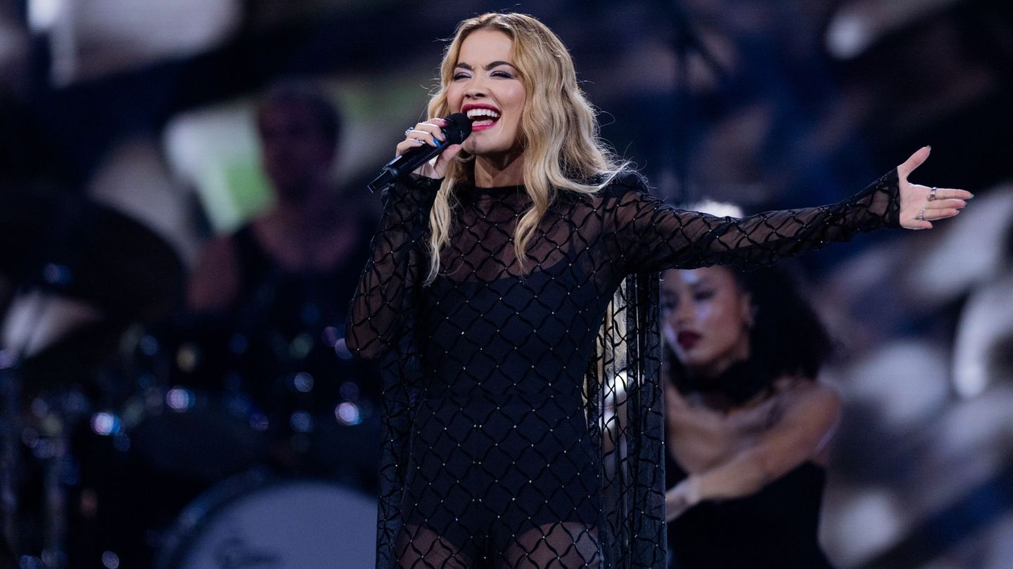 Konzert: Rita Ora gibt ihr mehrfach verschobenes Konzert in Hamburg