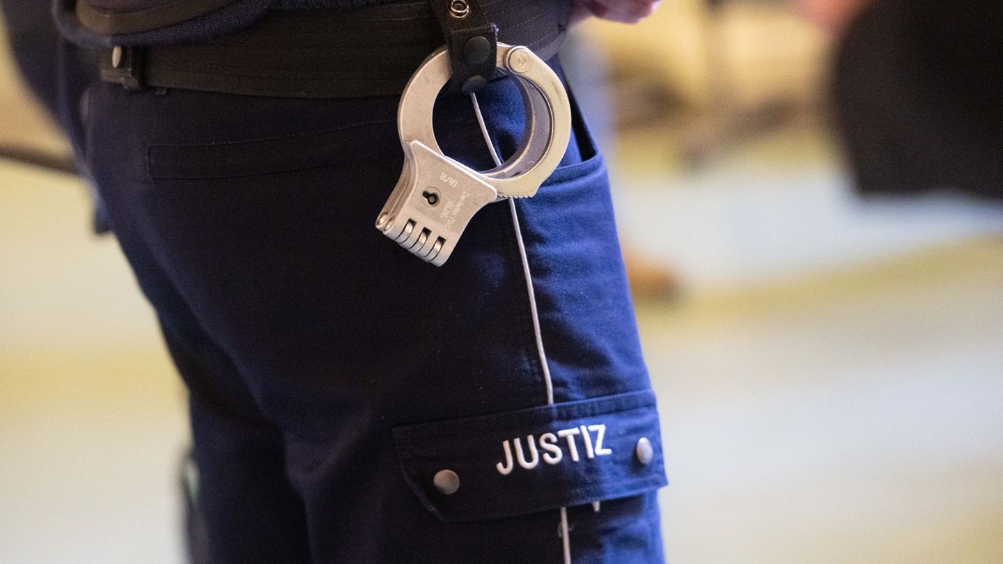 Saarbrücken: Spektakuläre Flucht: Sträfling türmt aus dem Gerichtssaal