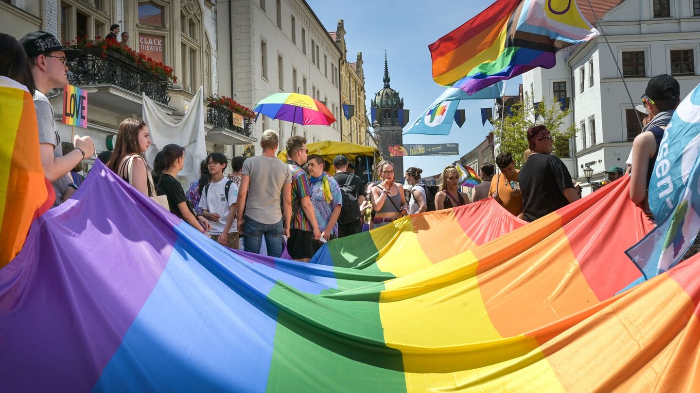 Für Vielfalt: CSD in Wittenberg mit 460 Teilnehmern – rechte Gegendemo