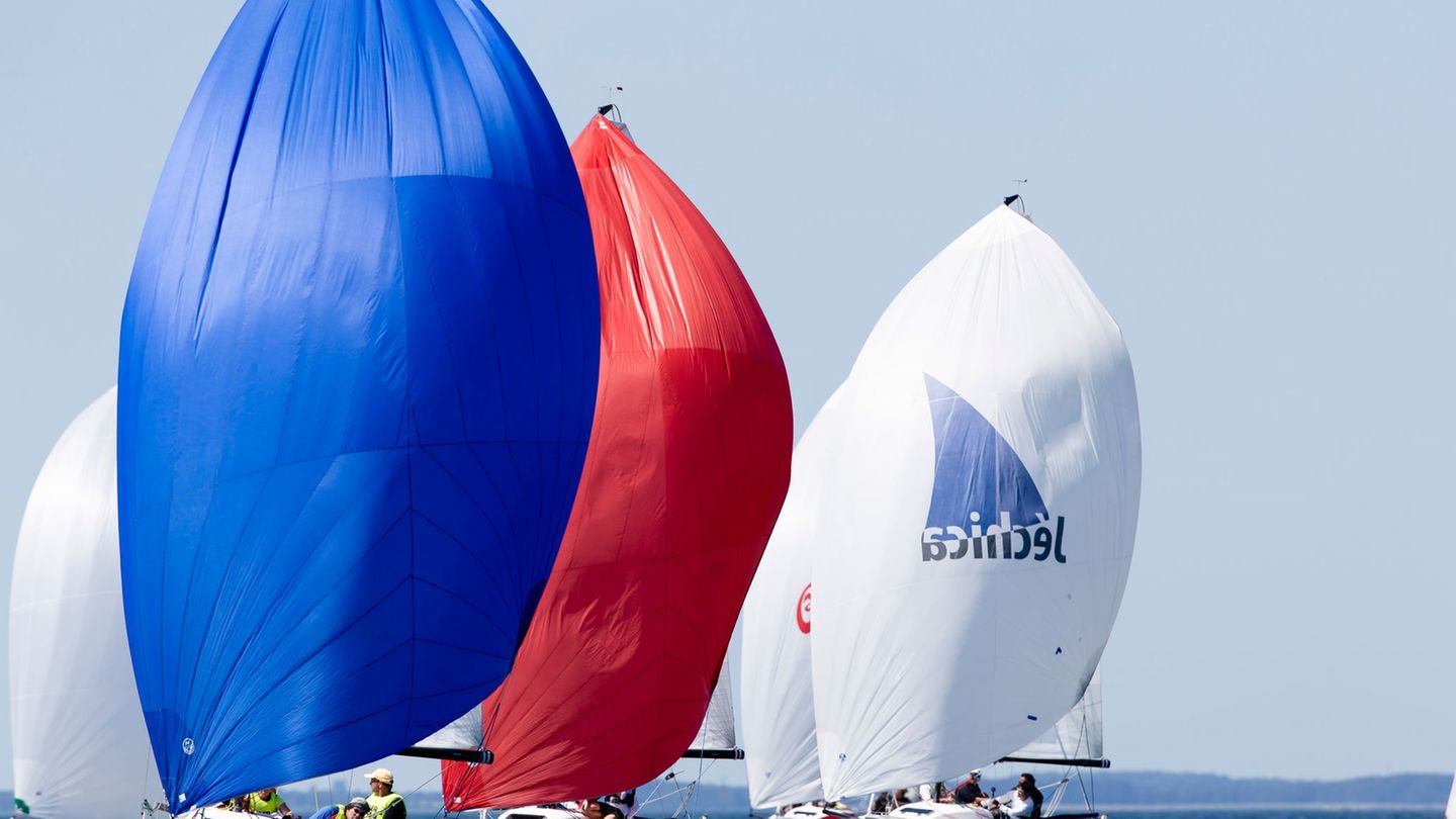 Segeln: Kieler Woche eröffnet: Sonne satt, wenig Wind