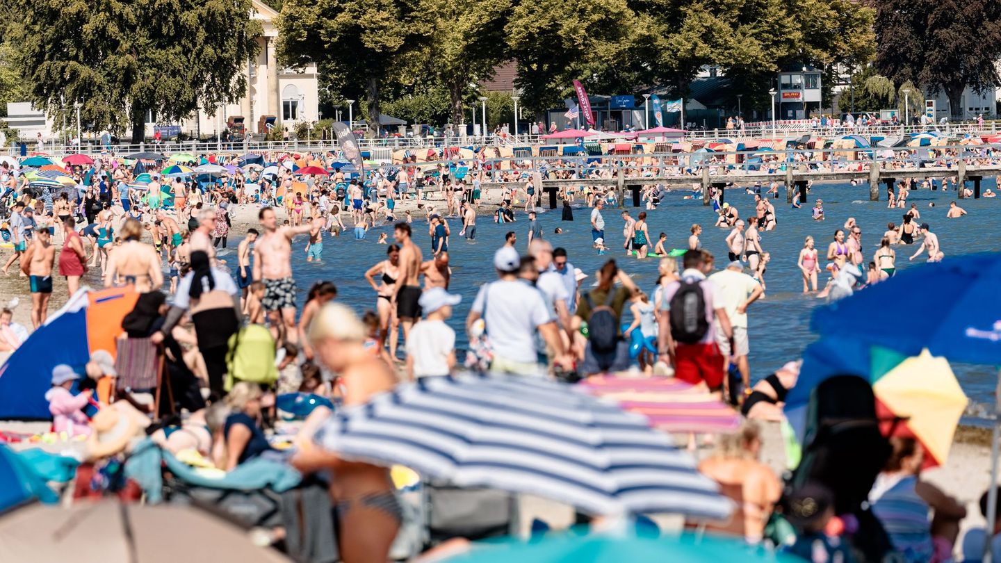 Sommerwetter: Volle Strände bei sommerlichen Temperaturen im Norden