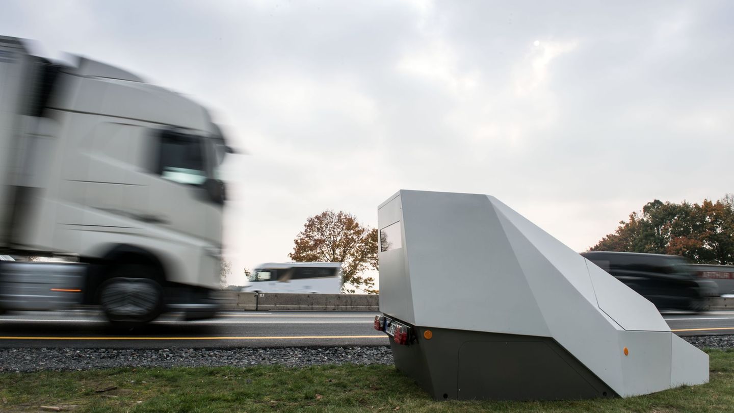 Polizei: Mobile Blitzeranlage an der A38 beschmiert