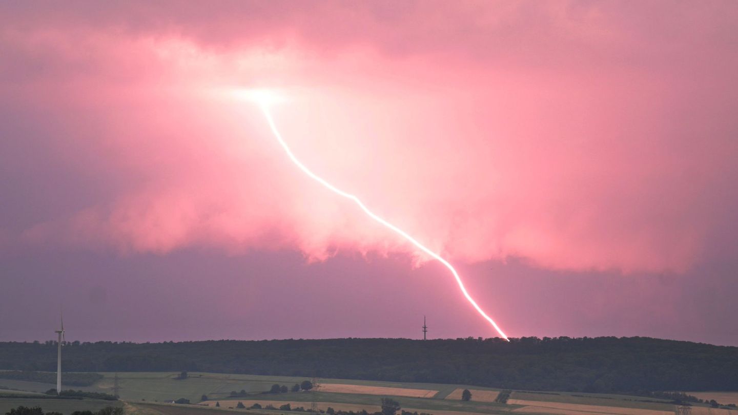 Scheeßel im Kreis Rotenburg: Gewitter sorgt für Zwangspause beim Hurricane-Festival