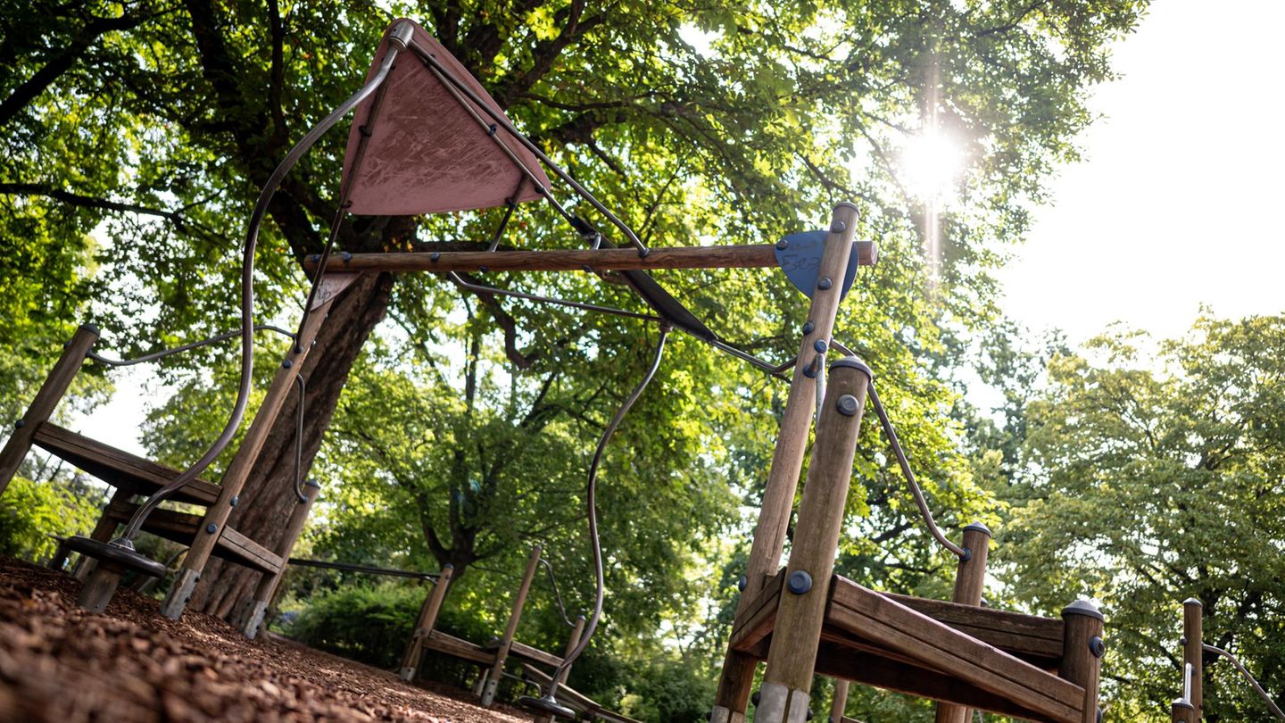 Notfälle: Ast erschlägt Vater auf Spielplatz