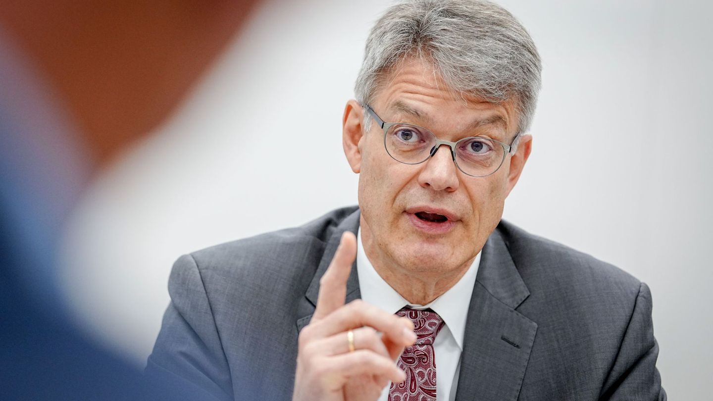 Krise bei der Deutschen Bahn: Verkehrsminister kündigt Bahn-Strategie bis Spätsommer an
