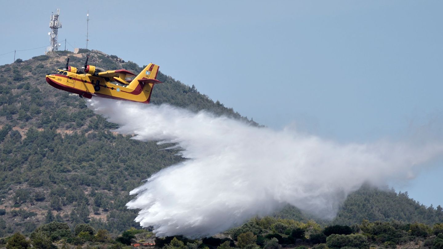 Brand: Großbrand tobt auf griechischer Insel – 16 Orte evakuiert