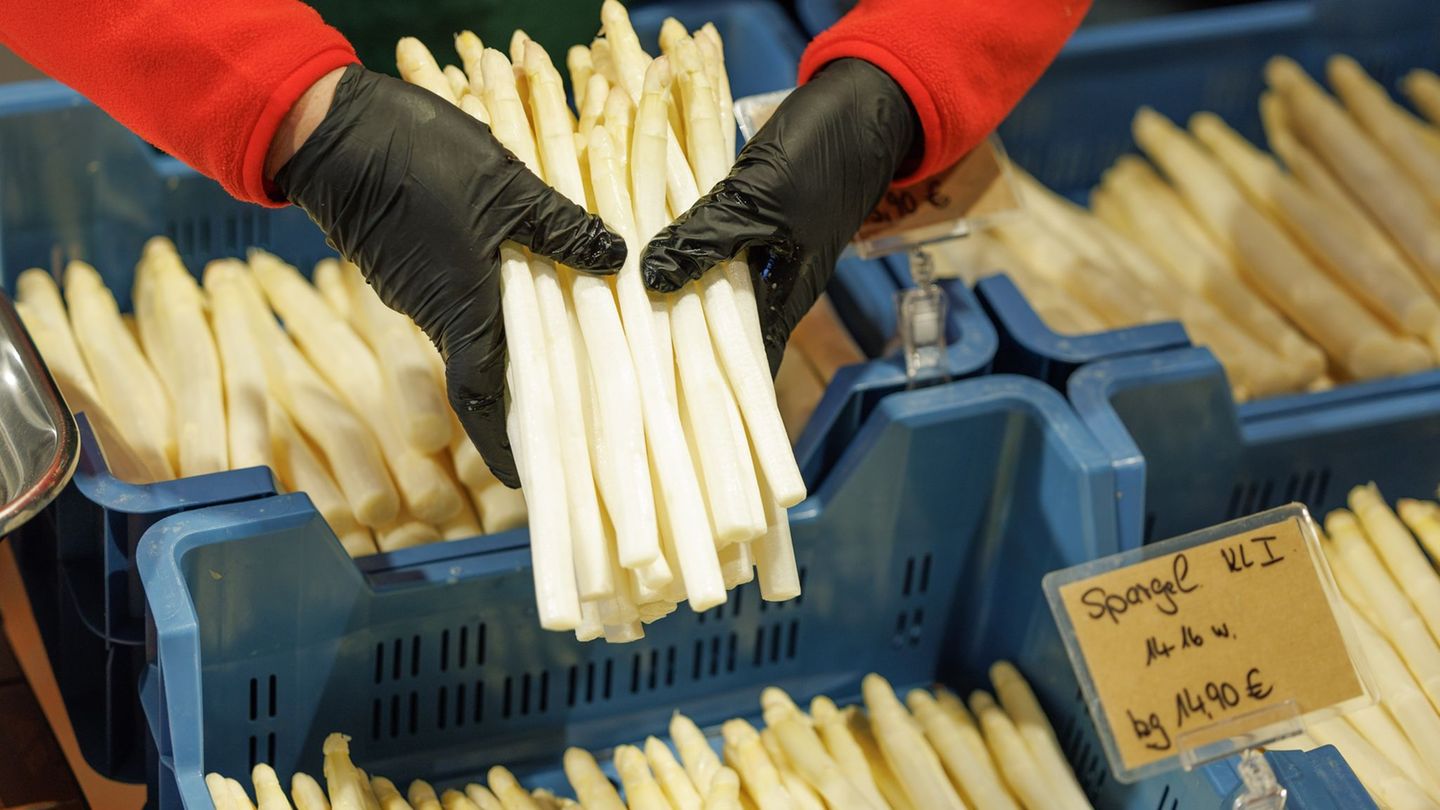 Erntezeit vor dem Ende: Spargel: Direktverkauf läuft – Handel macht Probleme