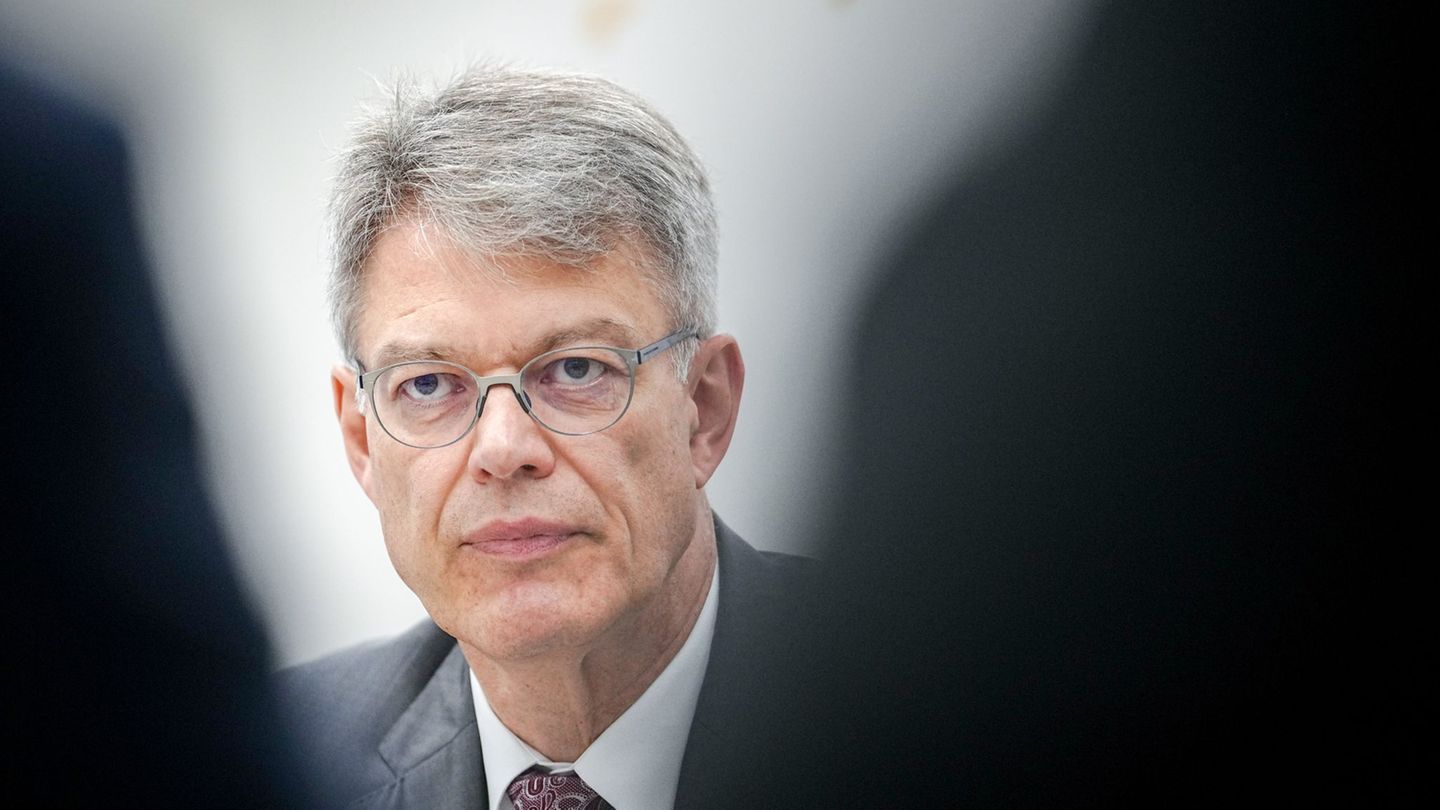 Krise bei der Deutschen Bahn: Minister gegen kurzfristige Personalwechsel bei der Bahn