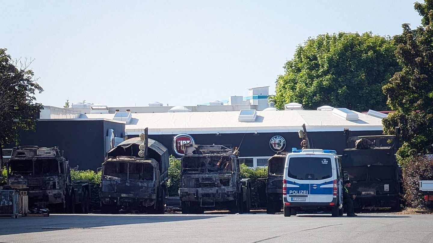 Erfurt: Mehrere Militärfahrzeuge bei Brand zerstört